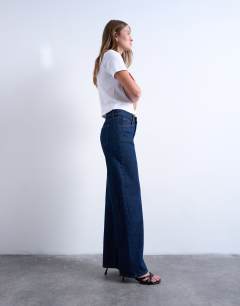 Model wearing Ember low rise straight leg jean in indigo rinse