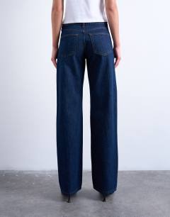 Model wearing Ember low rise straight leg jean in indigo rinse
