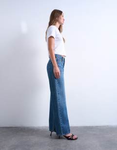 Model wearing Ember low rise straight leg jean in mid blue
