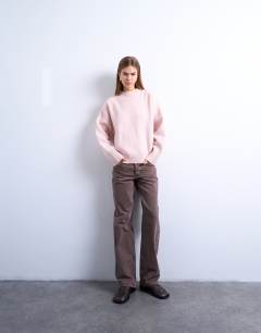 Model wearing Ember low rise straight leg jean in otter