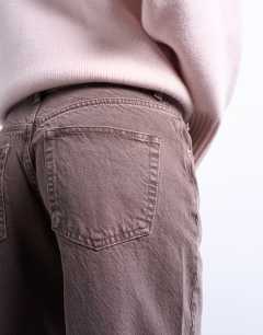 Model wearing Ember low rise straight leg jean in otter