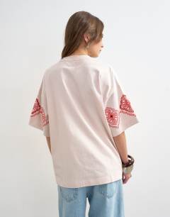 Model wearing Embroidered contrast cut out oversized t-shirt in light pink