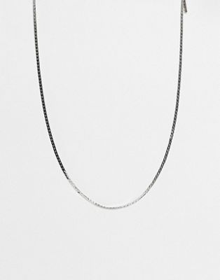Topshop – Eng anliegende Halskette in Silber