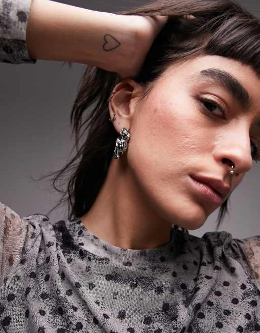 Topshop - Eren - Orecchini a cerchio argentati effetto stropicciato fuso