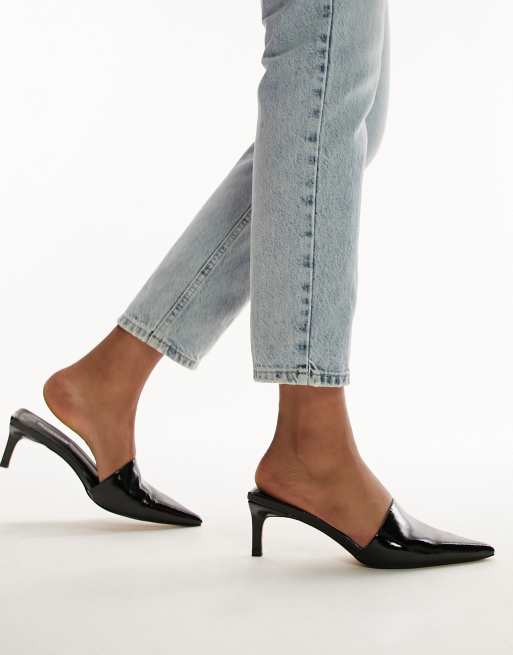 Pointed store low heel