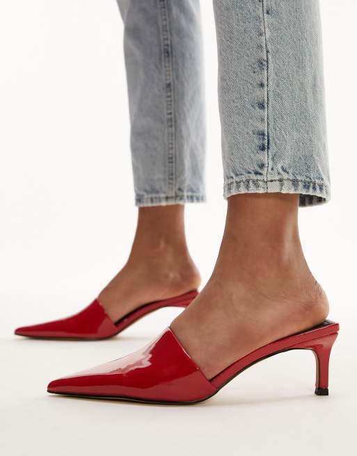 Pointed toe low clearance heels