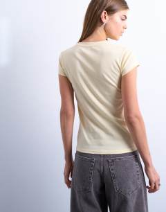 Model wearing Everyday tee in buttermilk
