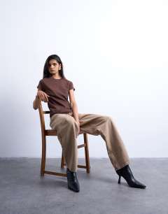 Model wearing Everyday tee in chocolate brown