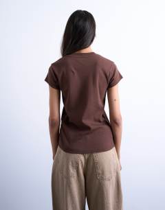 Model wearing Everyday tee in chocolate brown
