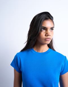 Model wearing Everyday tee in cobalt blue