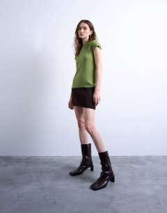Model wearing Everyday tee in green