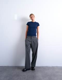 Model wearing Everyday tee in navy