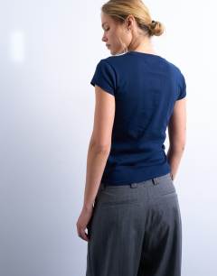 Model wearing Everyday tee in navy