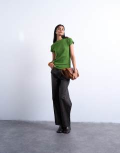 Model wearing Everyday tee in olive green
