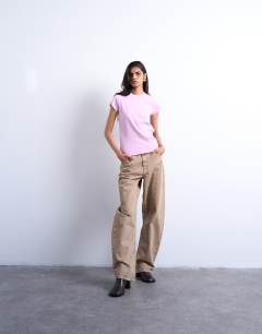 Model wearing Everyday tee in pink