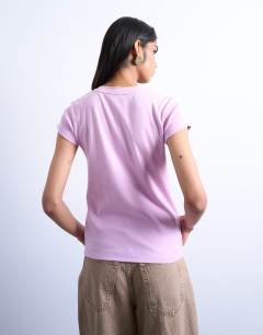 Model wearing Everyday tee in pink