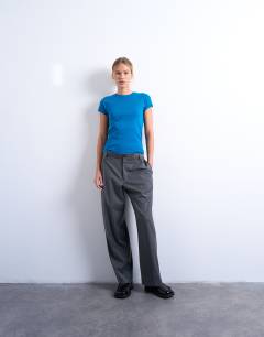 Model wearing Everyday tee in sapphire blue