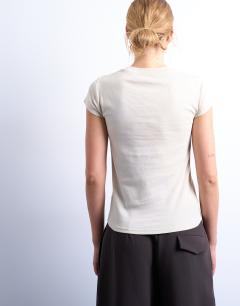 Model wearing Everyday tee in stone