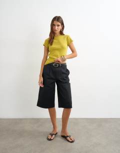 Model wearing Everyday tee in washed mustard