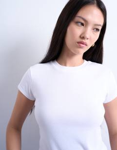Model wearing Everyday tee in white