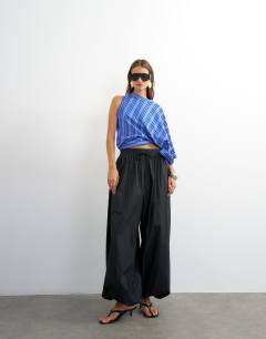 Model wearing Extreme balloon trouser in black