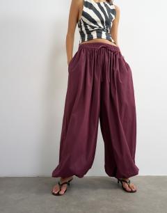 Model wearing Extreme balloon trouser in fig