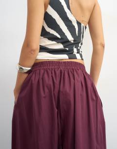 Model wearing Extreme balloon trouser in fig