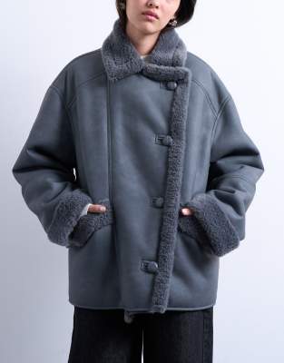 Topshop - Extreme Oversize-Jacke aus Lammfellimitat in Grau
