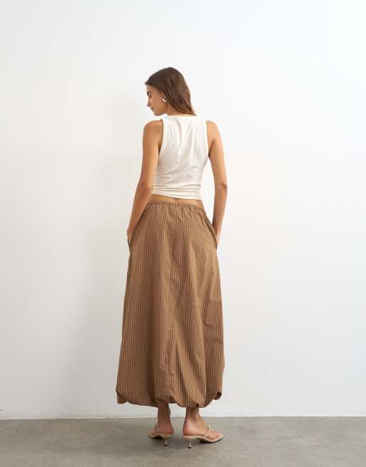 Topshop - falda maxi de popelina con bajo abullonado y rayas chocolate, 2 de 5
