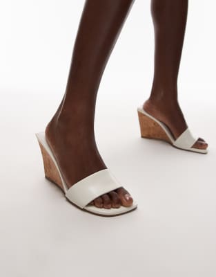Topshop - Farah - Mules in Cremeweiß mit hohem Keilabsatz