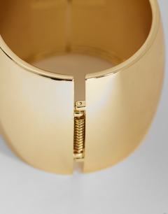 Model wearing Farah oversized bangle in gold tone