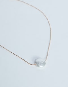 Farley dainty choker necklace with pearl pendant in gold