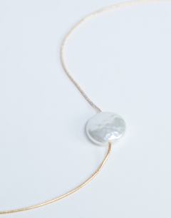 Model wearing Farley dainty choker necklace with pearl pendant in gold