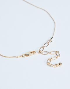 Model wearing Farley dainty choker necklace with pearl pendant in gold