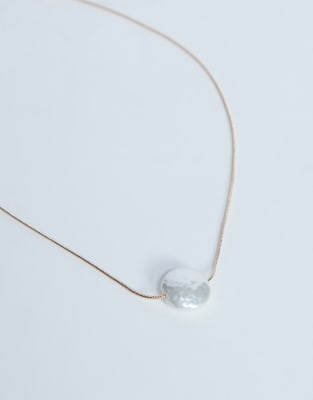 Topshop - Farley - Zarte Choker-Halskette in Gold mit Perlenanhänger-Goldfarben