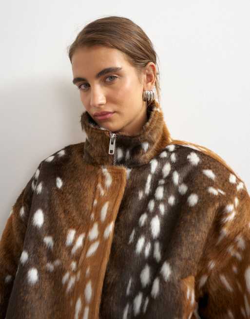 Topshop Faux-Fur-Bomberjacke mit Stehkragen und Hirsch-Print, 2 von 4