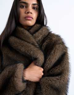 Model wearing Faux fur boxy shawl coat in mink