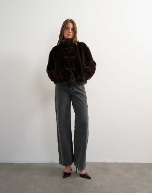 Topshop faux-fur kort jack met knoopsluiting in donkerbruin, 2 van 4