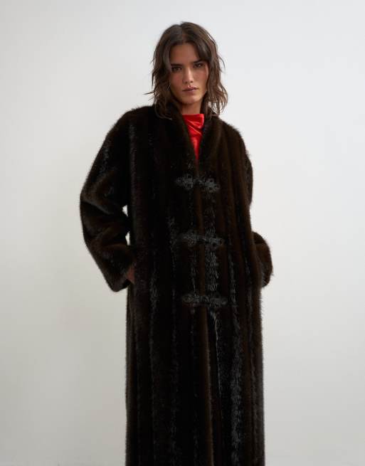 Topshop faux-fur lang jack met knoopsluiting in donkerbruin, 2 van 4