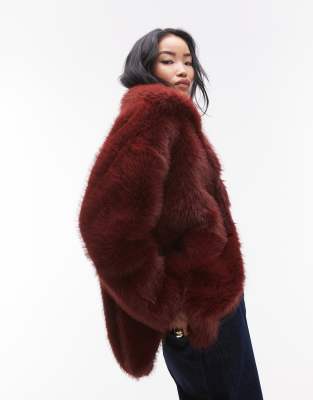 faux fur midi coat in burgundy-Red