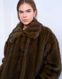 Model wearing Faux fur short car coat in natural stripe