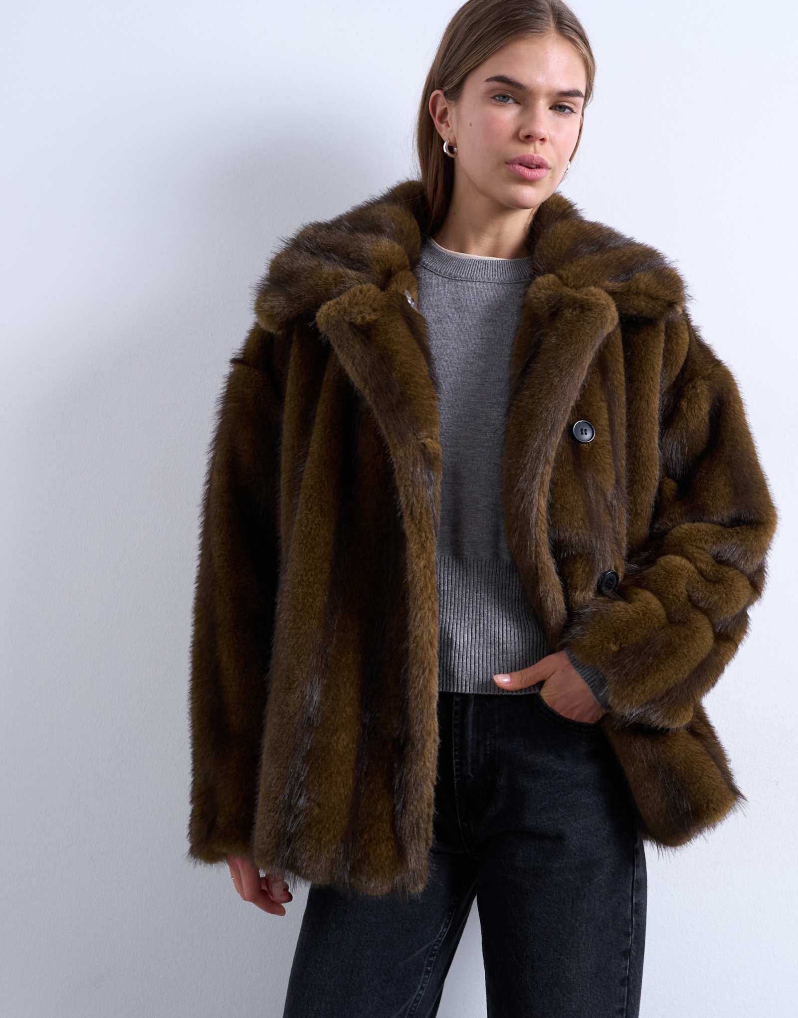 Короткое автомобильное пальто из искусственного меха Topshop в натуральную полоску