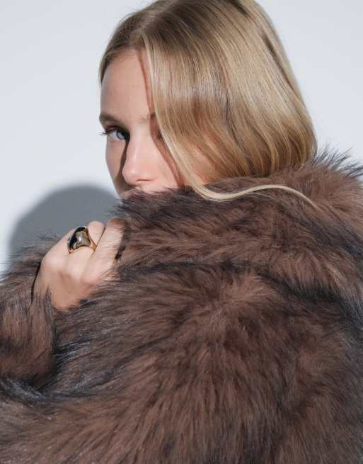 Topshop faux-fur veste mi-longue style châle en marron clair, 3 de 4
