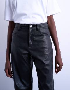 Model wearing Faux leather barrel leg trouser in black