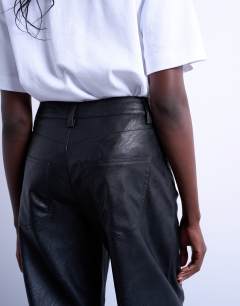 Model wearing Faux leather barrel leg trouser in black