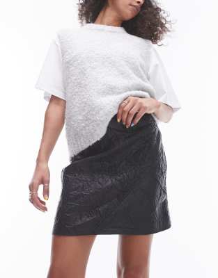 faux leather crinkle mini skirt in black