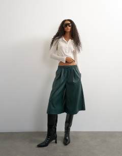 Faux leather culotte in green