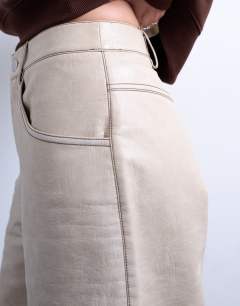 Model wearing Faux leather editor longline short in cream