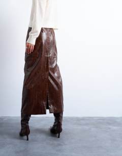 Model wearing Faux leather high shine midi skirt in brown