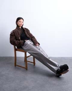 Model wearing Faux leather metallic cinch trouser in silver